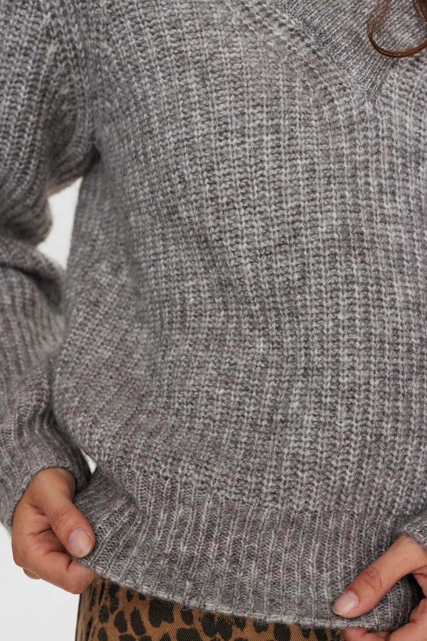 NUZINDI V-NECK PULLOVER - Storm Front Melange