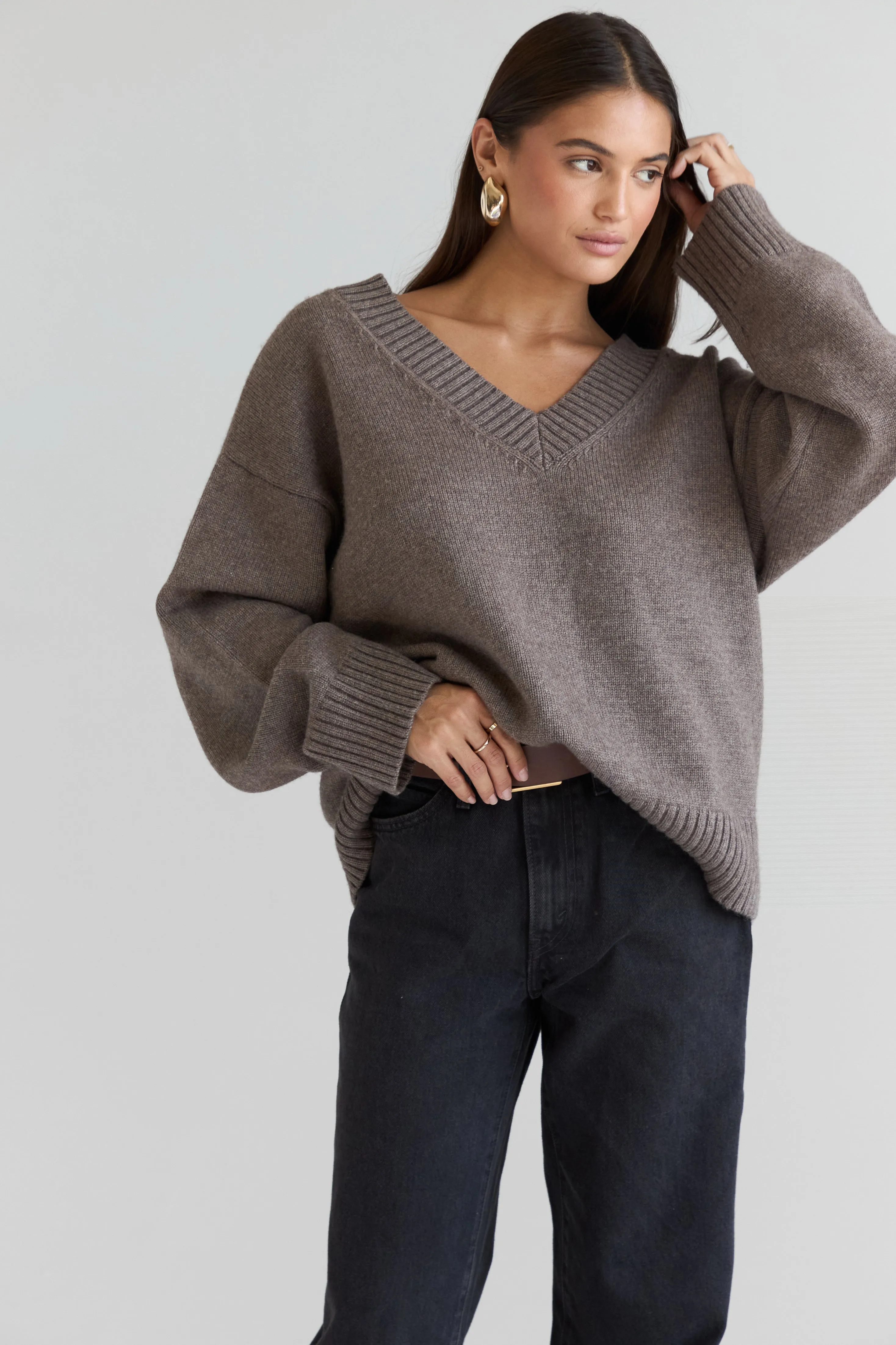 Oversized V-Neck Sweater Walnut
