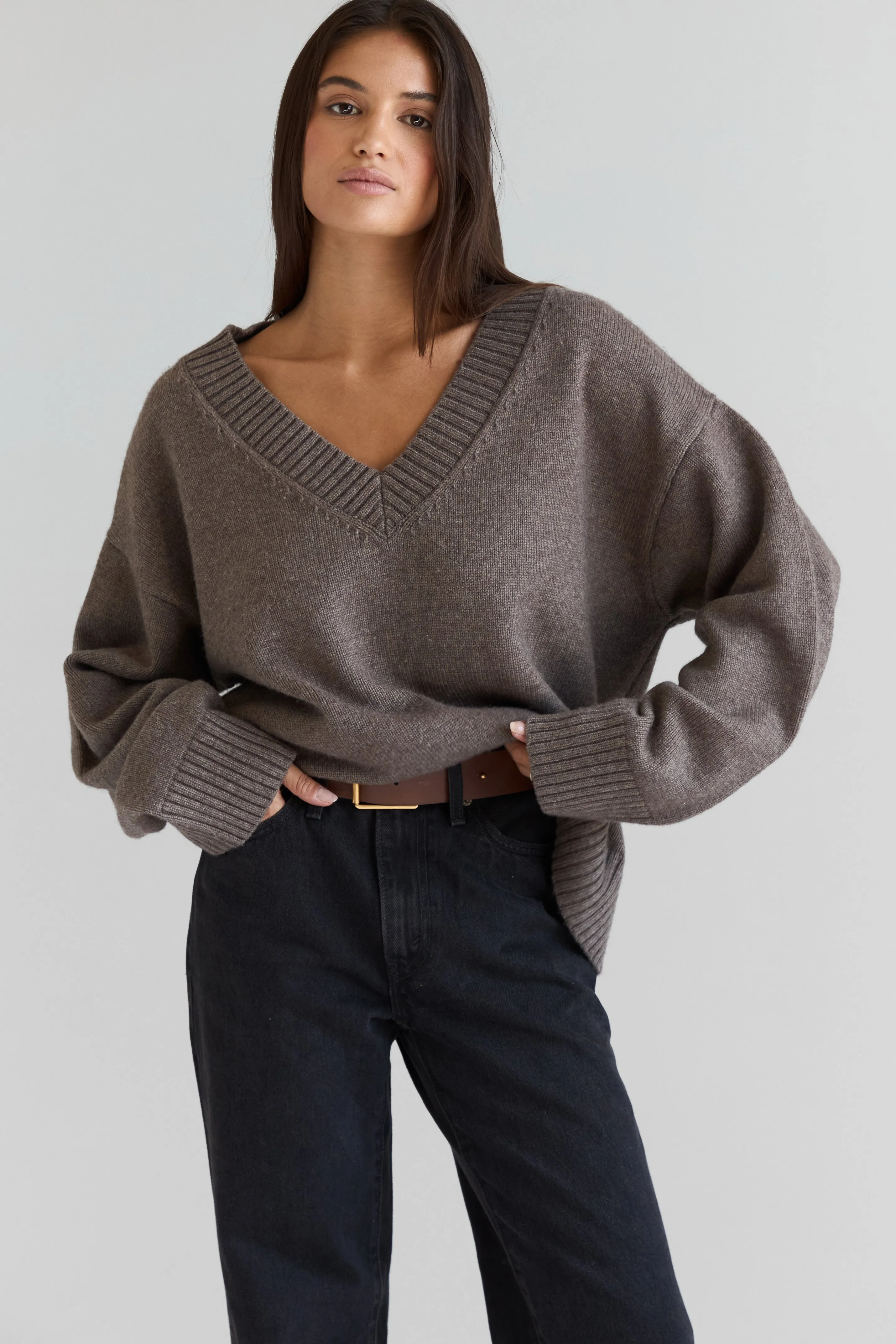 Oversized V-Neck Sweater Walnut