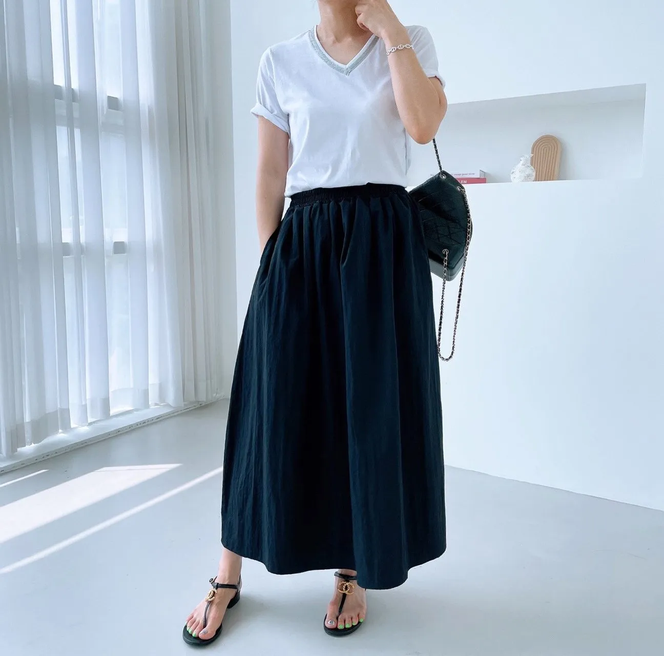 Peal Trimmed V-neck T-shirt