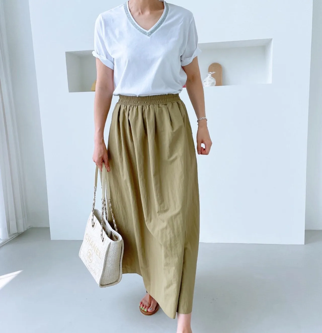 Peal Trimmed V-neck T-shirt