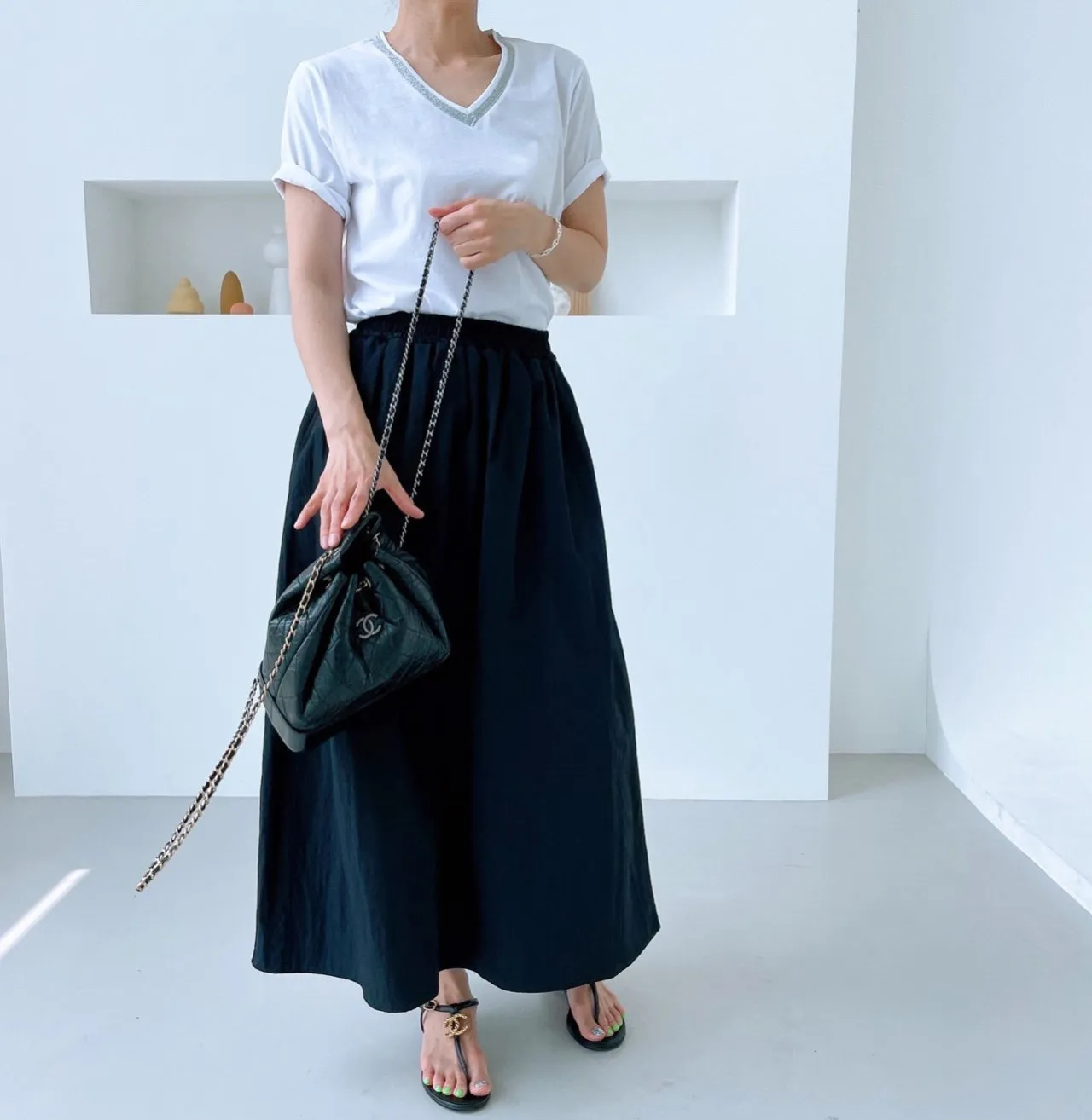Peal Trimmed V-neck T-shirt