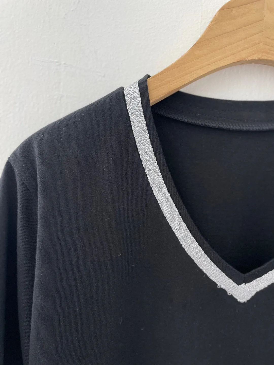Peal Trimmed V-neck T-shirt