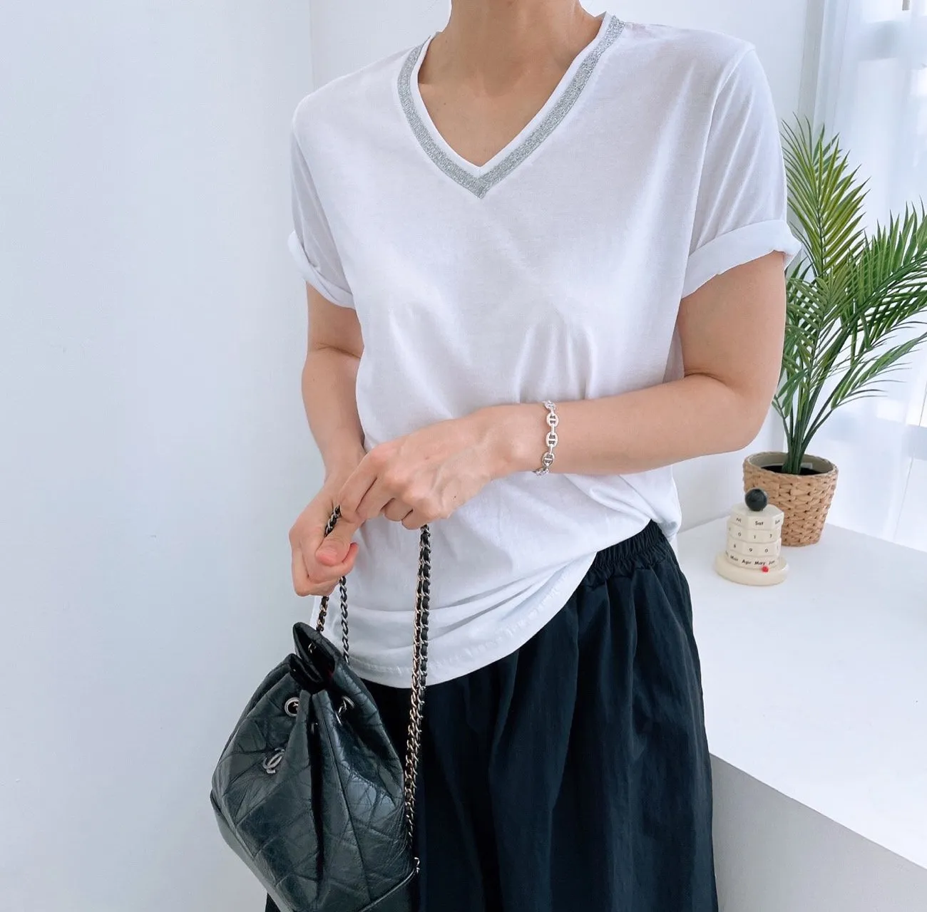 Peal Trimmed V-neck T-shirt