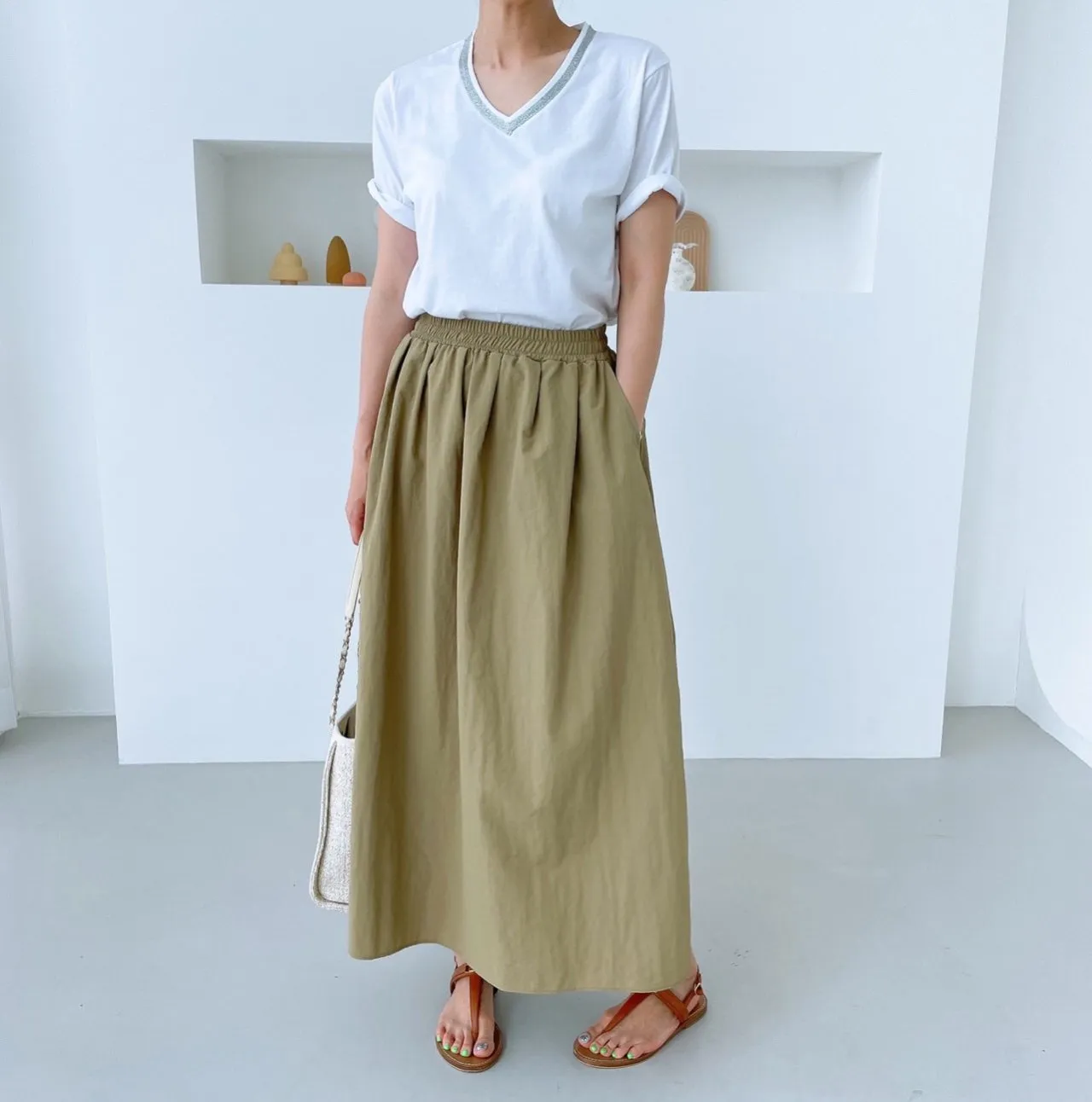 Peal Trimmed V-neck T-shirt