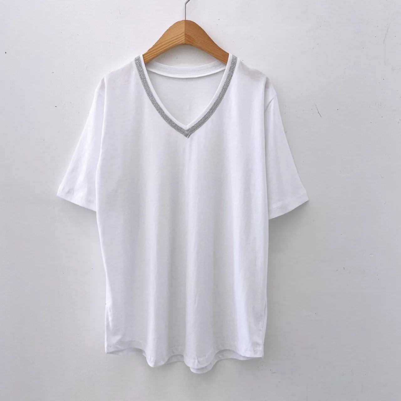 Peal Trimmed V-neck T-shirt