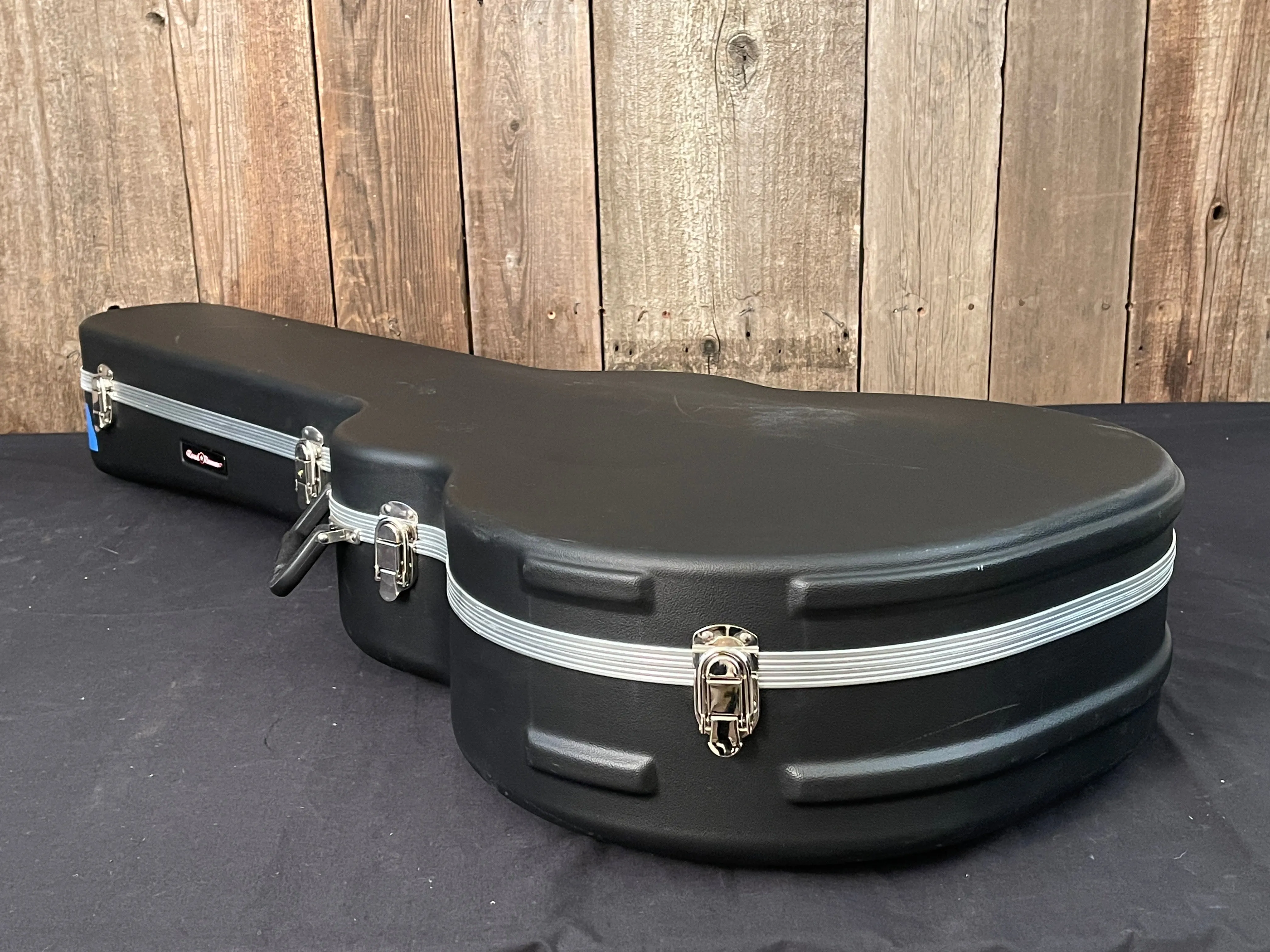 SOLD - Gibson J-200 1968 Player's Guitar