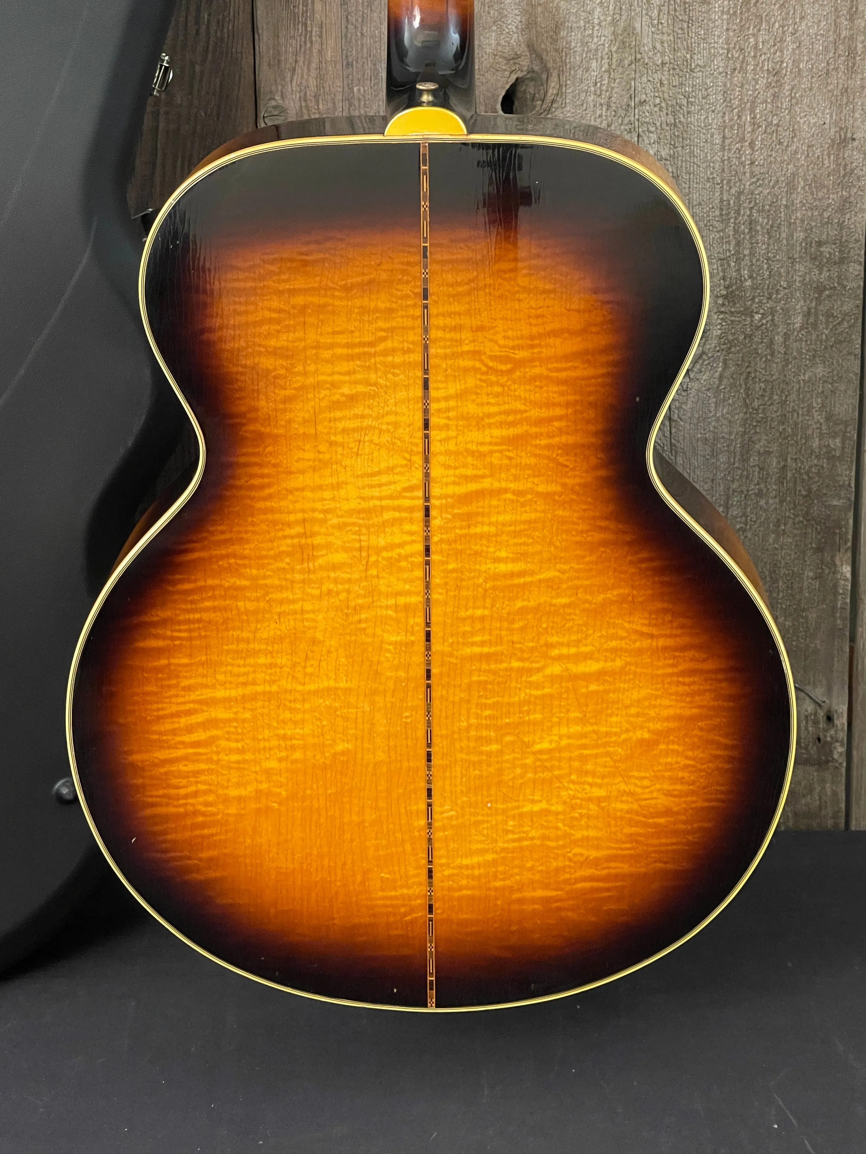 SOLD - Gibson J-200 1968 Player's Guitar