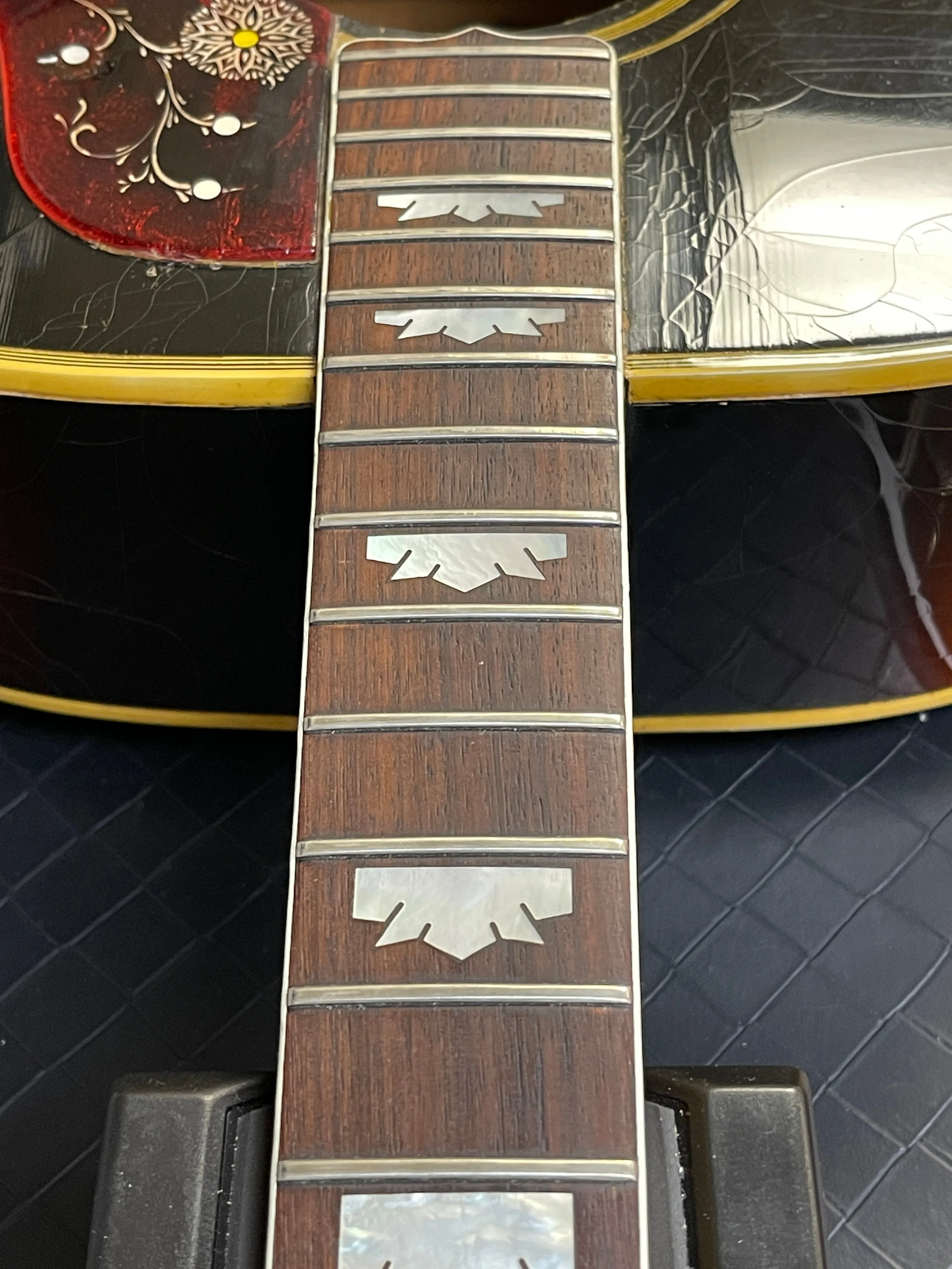 SOLD - Gibson J-200 1968 Player's Guitar