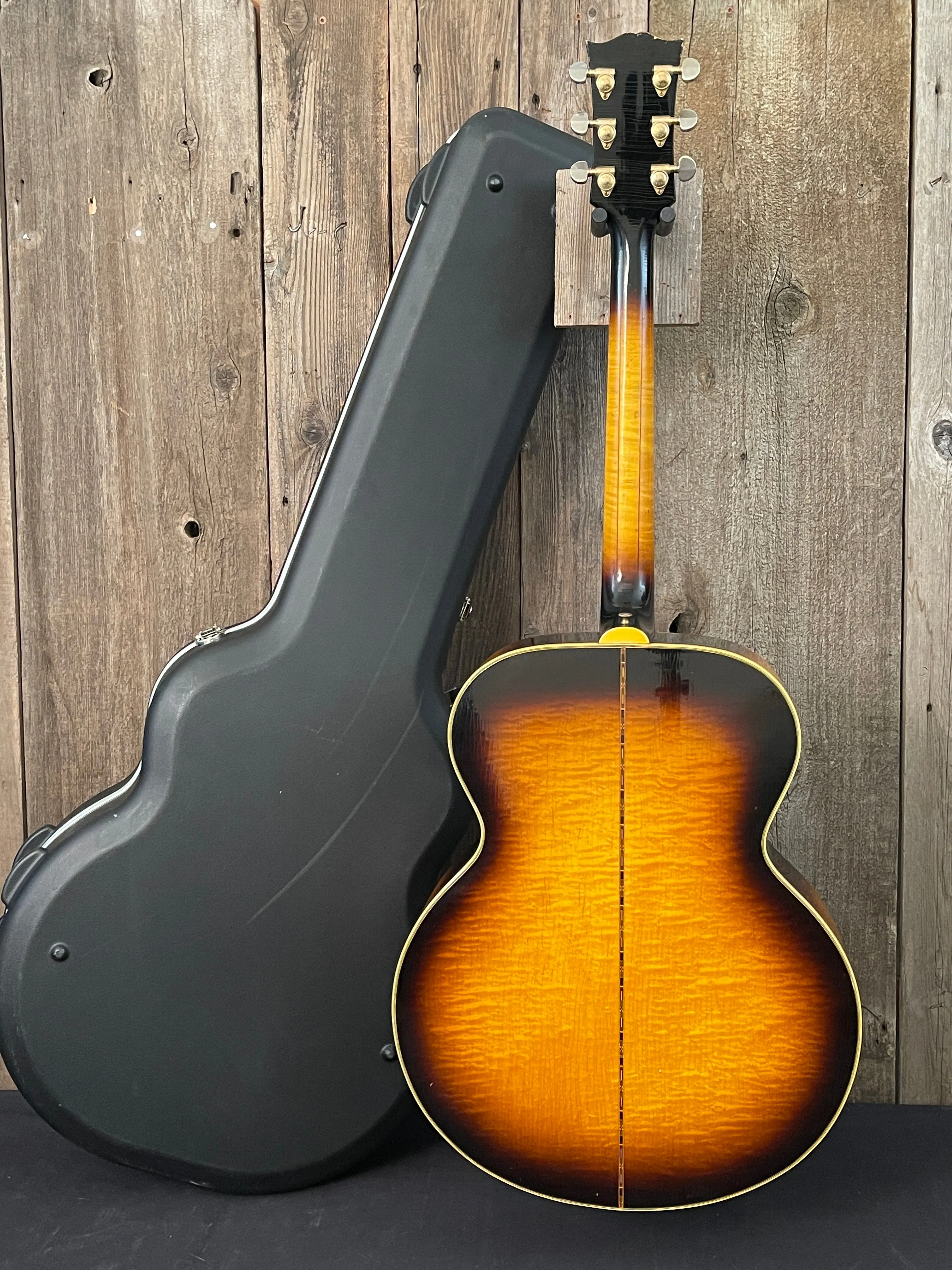 SOLD - Gibson J-200 1968 Player's Guitar