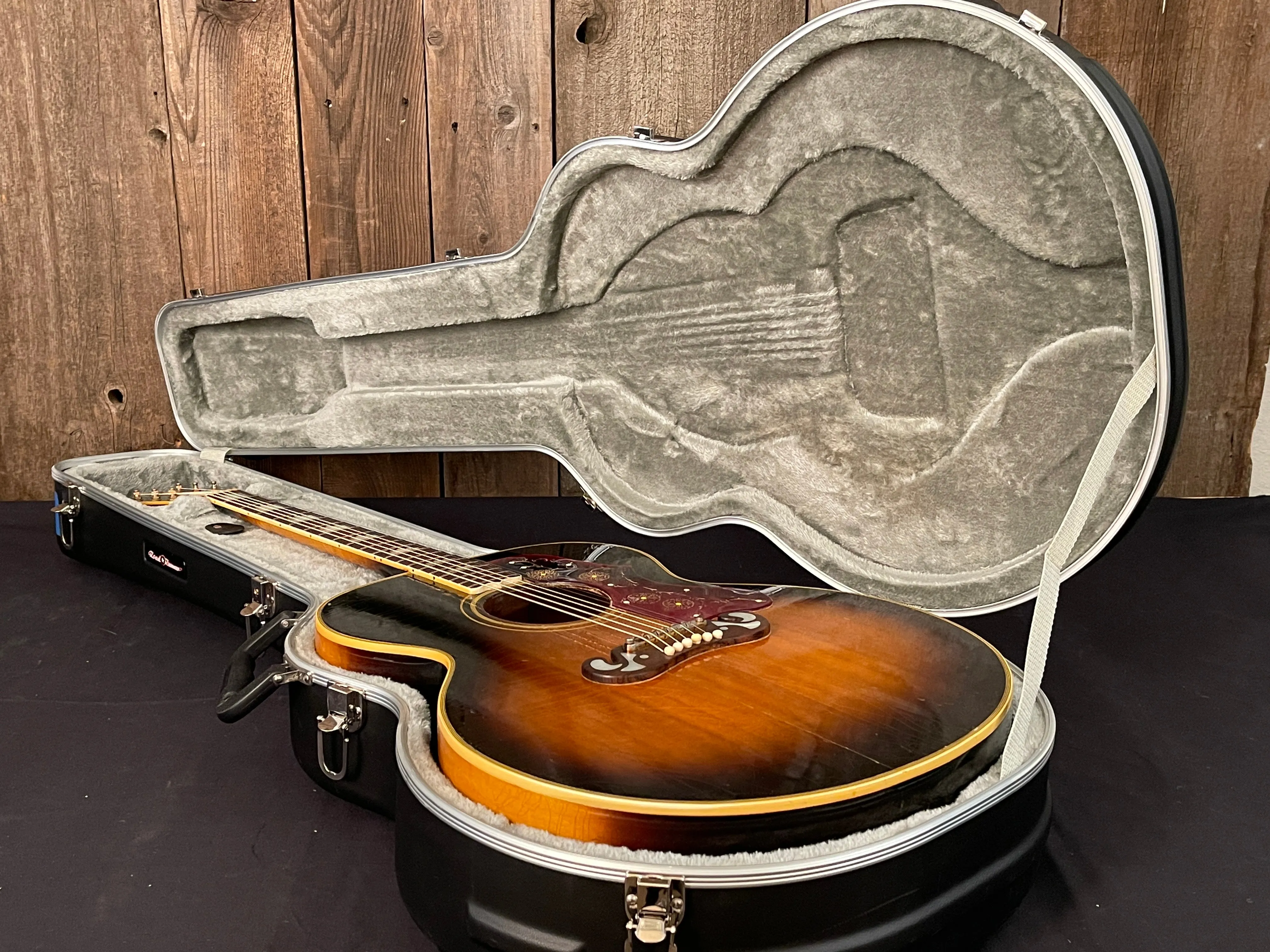 SOLD - Gibson J-200 1968 Player's Guitar