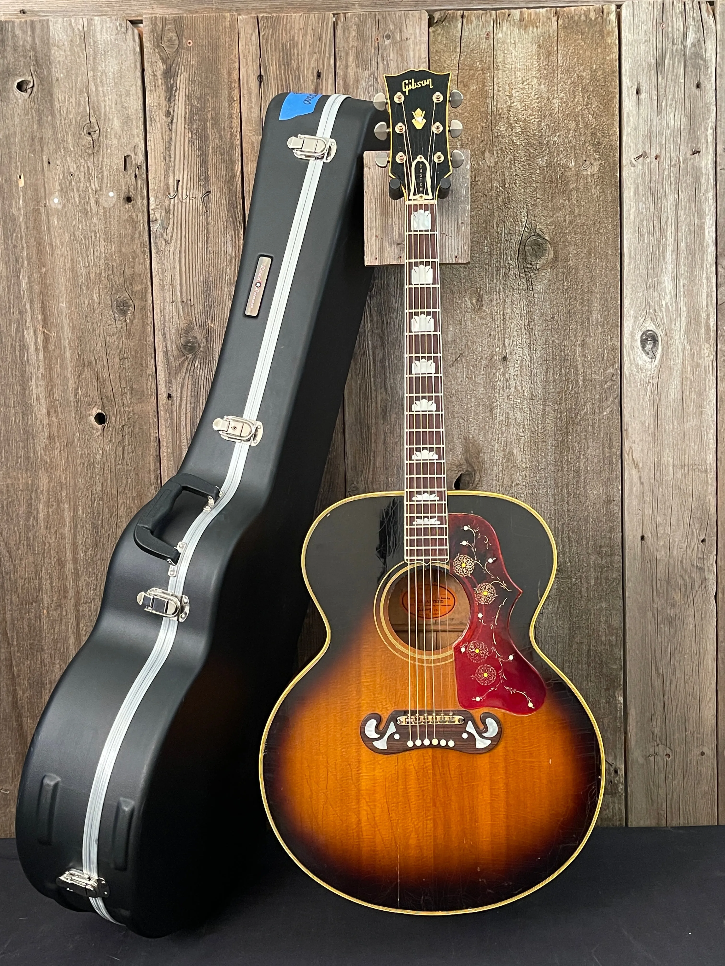 SOLD - Gibson J-200 1968 Player's Guitar